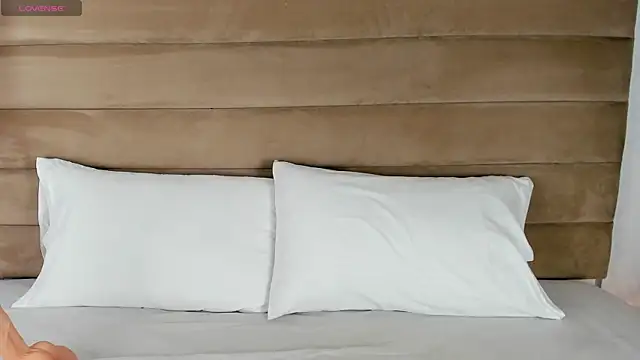 Snapshot of IsabellaJonns chatting on February 14, 4:47 am IsabellaJonns online show from February 14, 4:47 am