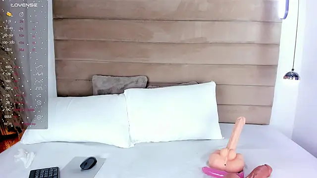 Snapshot of IsabellaJonns chatting on January 18, 4:26 am IsabellaJonns online show from January 18, 4:26 am