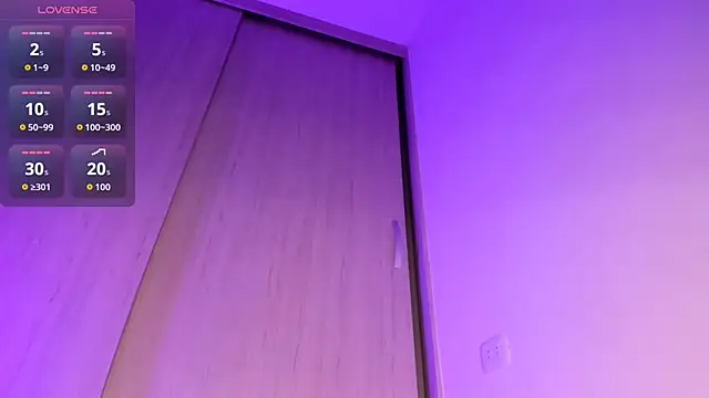 Snapshot of CoralineKam1 chatting on November 7, 9:52 pm CoralineKam1 online show from November 7, 9:52 pm