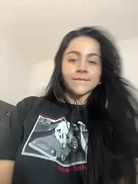 Snapshot of CoralineKam1 chatting on March 2, 2:47 pm CoralineKam1 online show from March 2, 2:47 pm