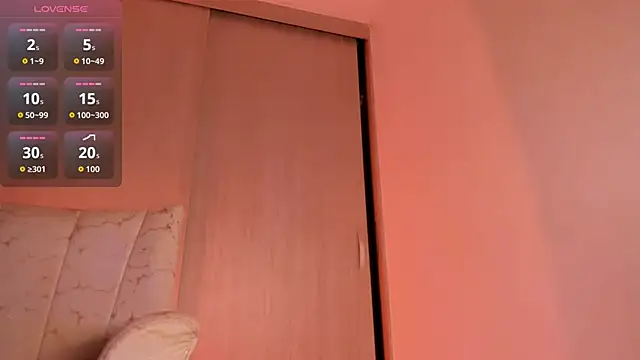 Snapshot of CoralineKam1 chatting on November 6, 8:13 pm CoralineKam1 online show from November 6, 8:13 pm