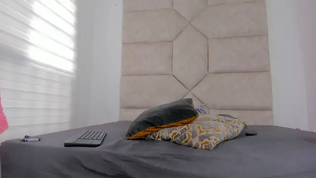 Hanna lens online show from November 23, 3:11 pm