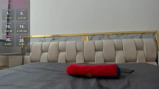 Hanna lens online show from December 1, 4:30 pm