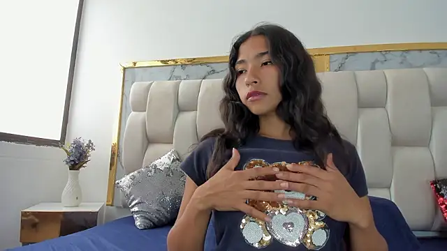 Hanna lens online show from March 21, 5:06 pm