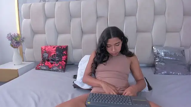 Hanna lens online show from February 23, 4:40 pm