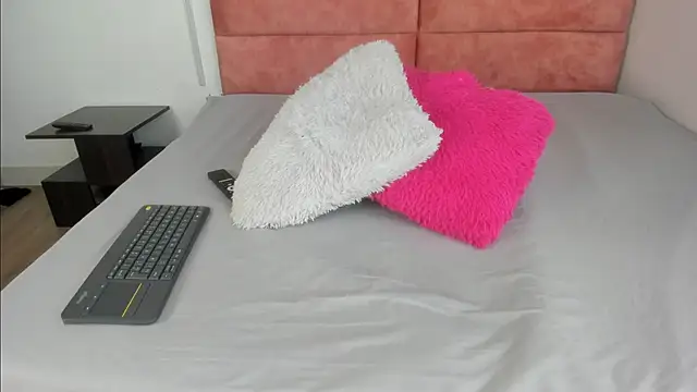 Hanna lens online show from October 24, 5:34 pm