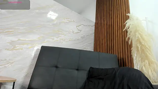 Hanna lens online show from March 20, 7:04 pm