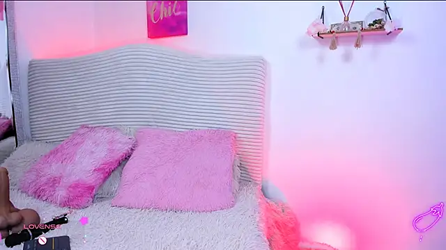 tiffanyconnor online show from April 24, 10:34 pm