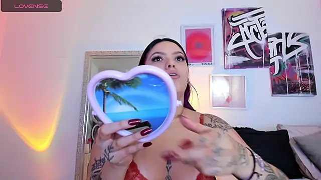 Snapshot of AnnieHuntters chatting on December 13, 3:27 am AnnieHuntters online show from December 13, 3:27 am