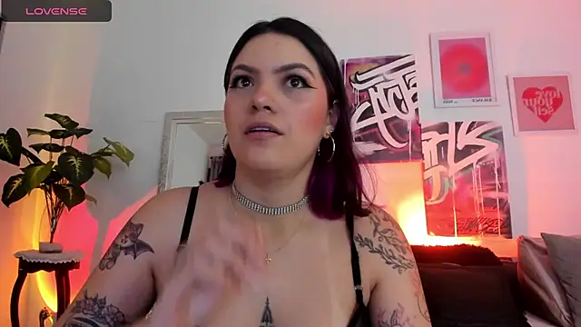 Snapshot of AnnieHuntters chatting on February 8, 1:54 am AnnieHuntters online show from February 8, 1:54 am