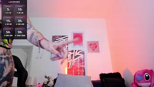 Snapshot of AnnieHuntters chatting on February 12, 6:08 am AnnieHuntters online show from February 12, 6:08 am