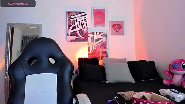 Snapshot of AnnieHuntters chatting on March 8, 1:39 am AnnieHuntters online show from March 8, 1:39 am