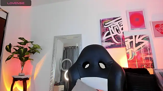 Snapshot of AnnieHuntters chatting on January 4, 3:50 am AnnieHuntters online show from January 4, 3:50 am