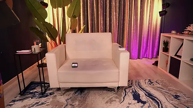 angelinaRae online show from October 29, 4:28 pm