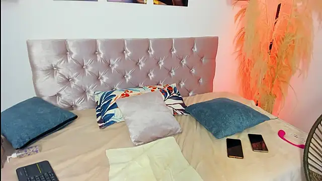 alanavega11 online show from October 25, 1:12 pm