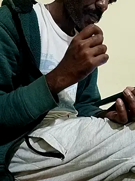 Snapshot of Chocolate_stud10 chatting on February 15, 7:02 pm Chocolate stud10 online show from February 15, 7:02 pm