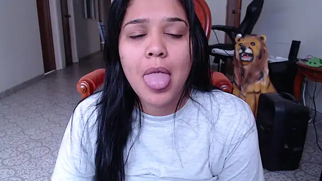 Snapshot of VenussTits97 chatting on June 28, 9:54 pm VenussTits97 online show from June 28, 9:54 pm