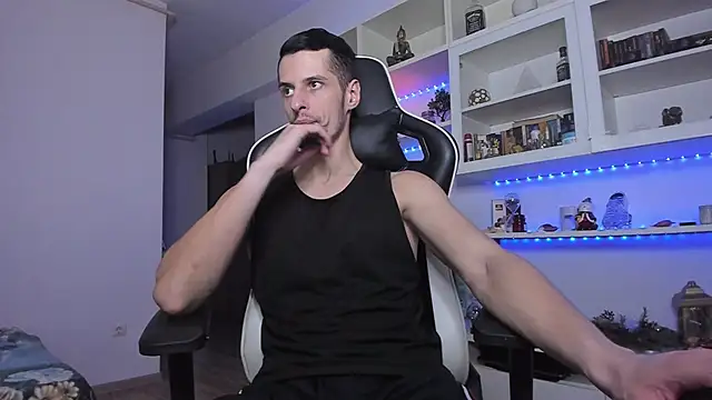 Snapshot of ToddClaytonn chatting on January 13, 2:07 am ToddClaytonn online show from January 13, 2:07 am