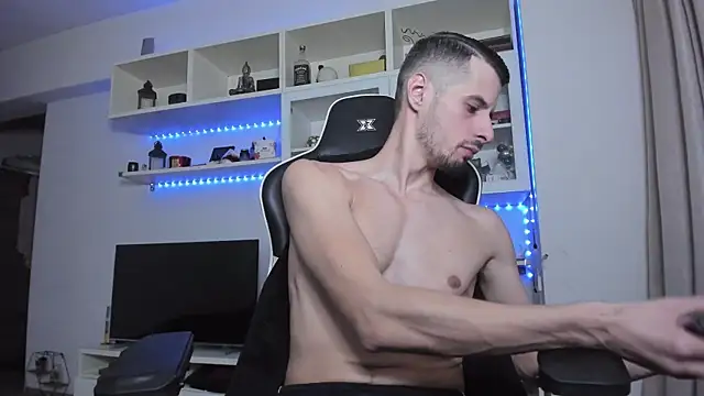 Snapshot of ToddClaytonn chatting on November 13, 2:15 am ToddClaytonn online show from November 13, 2:15 am