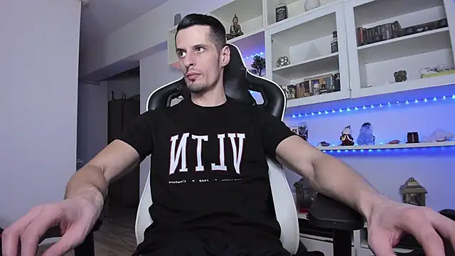 Snapshot of ToddClaytonn chatting on January 6, 11:41 pm ToddClaytonn online show from January 6, 11:41 pm