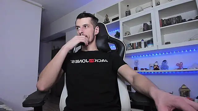 Snapshot of ToddClaytonn chatting on February 25, 7:09 am ToddClaytonn online show from February 25, 7:09 am