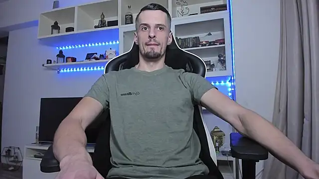 Snapshot of ToddClaytonn chatting on November 6, 1:42 am ToddClaytonn online show from November 6, 1:42 am