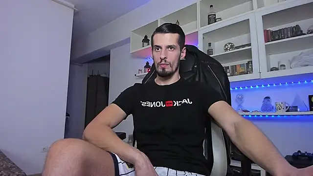 Snapshot of ToddClaytonn chatting on December 14, 12:11 am ToddClaytonn online show from December 14, 12:11 am