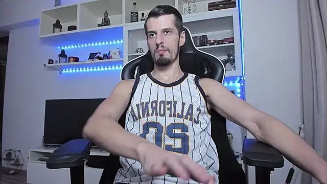 Snapshot of ToddClaytonn chatting on October 23, 12:31 am ToddClaytonn online show from October 23, 12:31 am