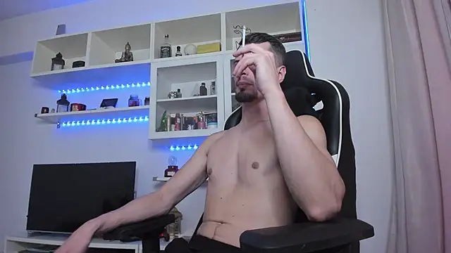 Snapshot of ToddClaytonn chatting on September 30, 9:26 am ToddClaytonn online show from September 30, 9:26 am