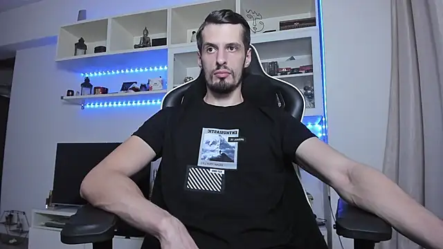 Snapshot of ToddClaytonn chatting on October 31, 11:44 pm ToddClaytonn online show from October 31, 11:44 pm