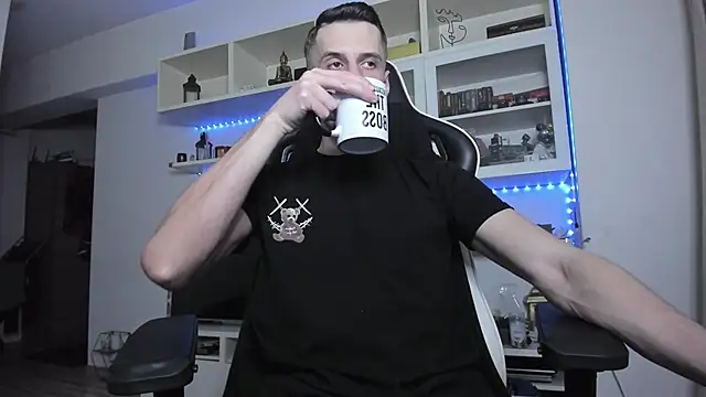 Snapshot of ToddClaytonn chatting on December 1, 6:09 pm ToddClaytonn online show from December 1, 6:09 pm