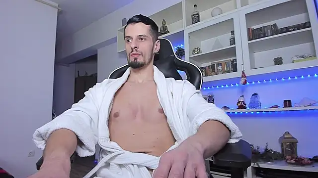 Snapshot of ToddClaytonn chatting on January 6, 2:04 am ToddClaytonn online show from January 6, 2:04 am