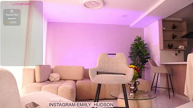emily huddson  online show from May 17, 7:14 pm