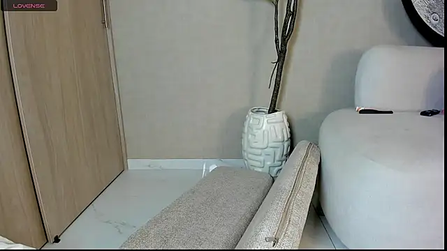 emily huddson  online show from June 22, 8:28 pm