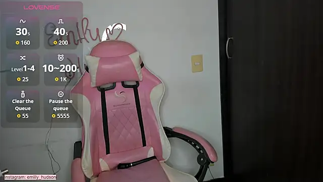 emily huddson  online show from November 7, 7:29 pm