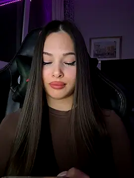 Snapshot of EricaWalls chatting on November 5, 8:45 pm EricaWalls online show from November 5, 8:45 pm