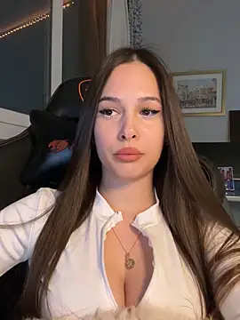 EricaWalls online show from March 11, 7:52 pm