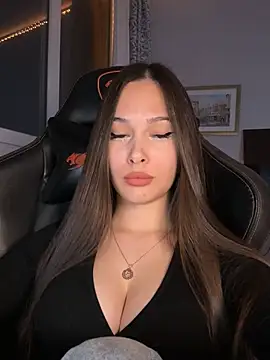 EricaWalls online show from April 15, 9:04 pm