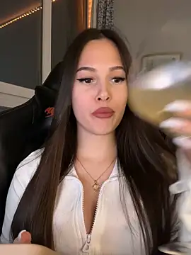 EricaWalls online show from March 21, 7:29 pm