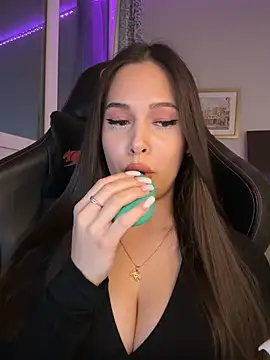 Snapshot of EricaWalls chatting on February 28, 3:55 pm EricaWalls online show from February 28, 3:55 pm