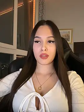 EricaWalls online show from March 30, 9:05 pm