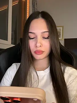 EricaWalls online show from March 18, 8:53 pm