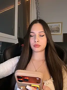 EricaWalls online show from March 16, 7:16 pm