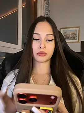 EricaWalls online show from March 24, 8:31 pm