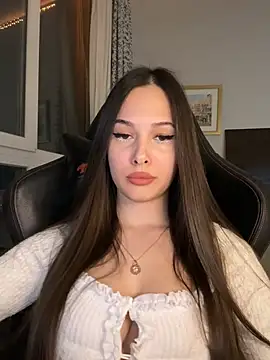 EricaWalls online show from March 12, 8:13 pm