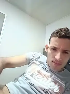Snapshot of Duvan_Martinez23 chatting on May 15, 6:44 am Duvan Martinez23 online show from May 15, 6:44 am