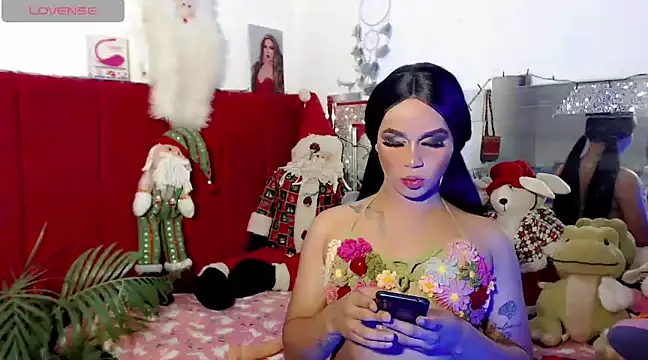 Snapshot of michell_madisonn chatting on December 12, 4:59 am michell madisonn online show from December 12, 4:59 am