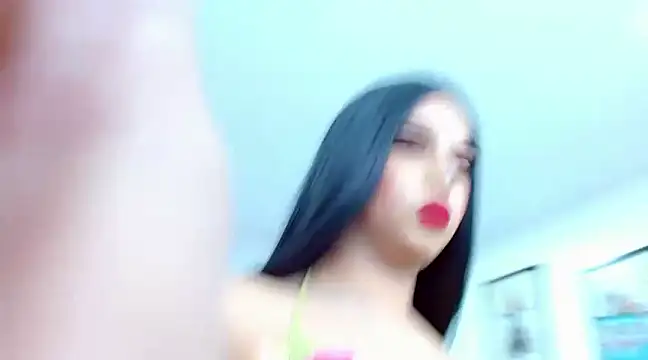 Snapshot of michell_madisonn chatting on February 18, 4:25 pm michell madisonn online show from February 18, 4:25 pm