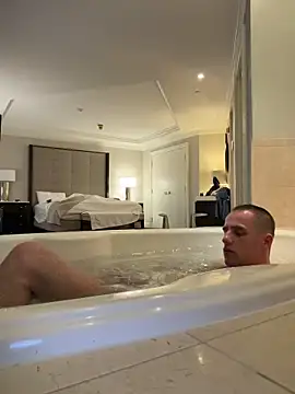 Snapshot of PeytonJohnn chatting on December 4, 9:08 am PeytonJohnn online show from December 4, 9:08 am