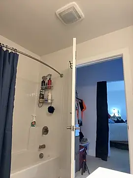 Snapshot of PeytonJohnn chatting on October 29, 3:55 pm PeytonJohnn online show from October 29, 3:55 pm